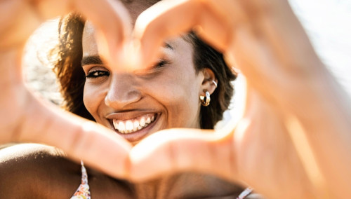 Liebe und Beziehung - Die unsichtbare Sprache des Herzens: Foto: © DavideAngelini / shutterstock / #2118825023