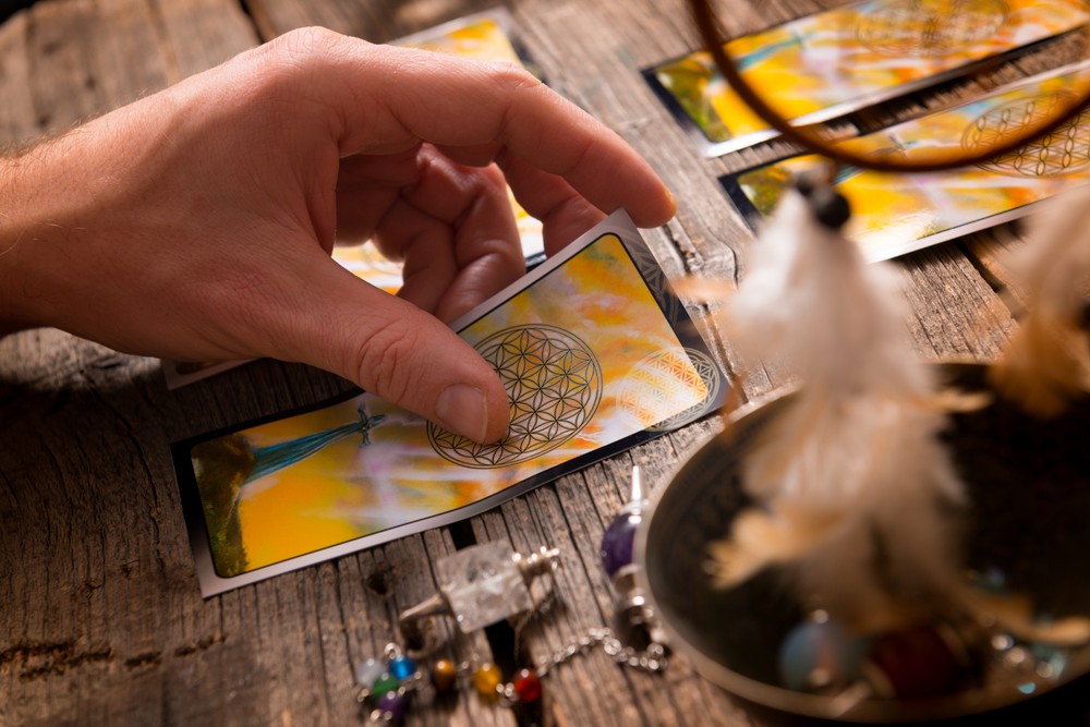 Tarot: Foto: © Monika Wisniewska / shutterstock / #365616860